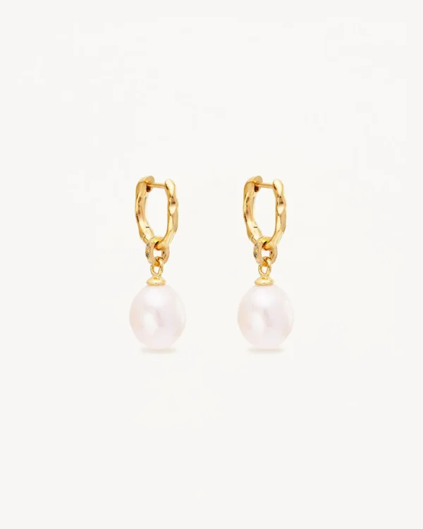 Gold Stillness Pearl Hoops